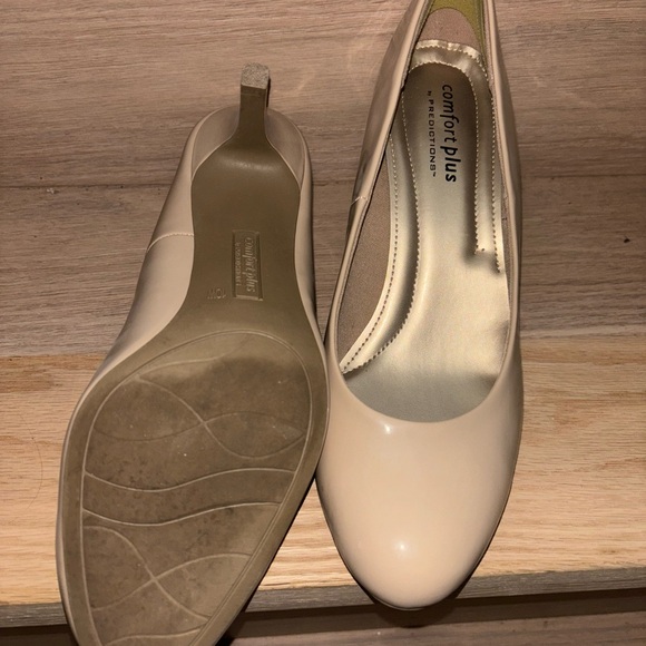 Tan Comfort Plus heels 10W - Picture 2 of 2